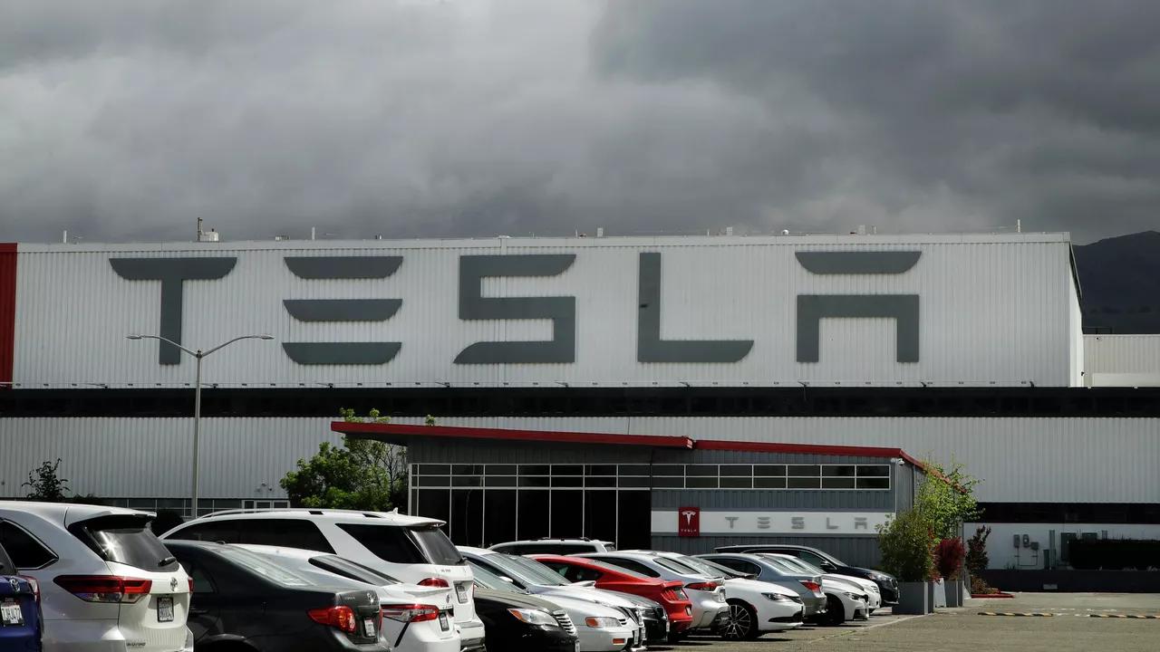 Tesla Recalls Over 350,000 Vehicles Over Crash Dangers Posed by Autopilot Tesla Recalls Over 350,000 Vehicles Over Crash Dangers Posed by Autopilot