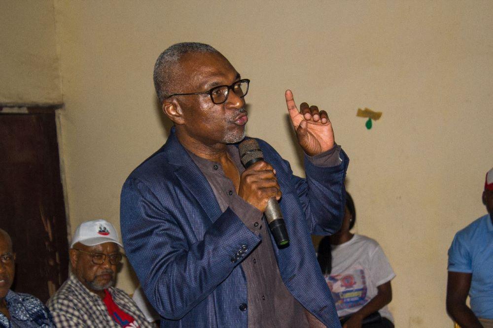 Cummings rallies young voters Cummings rallies young voters