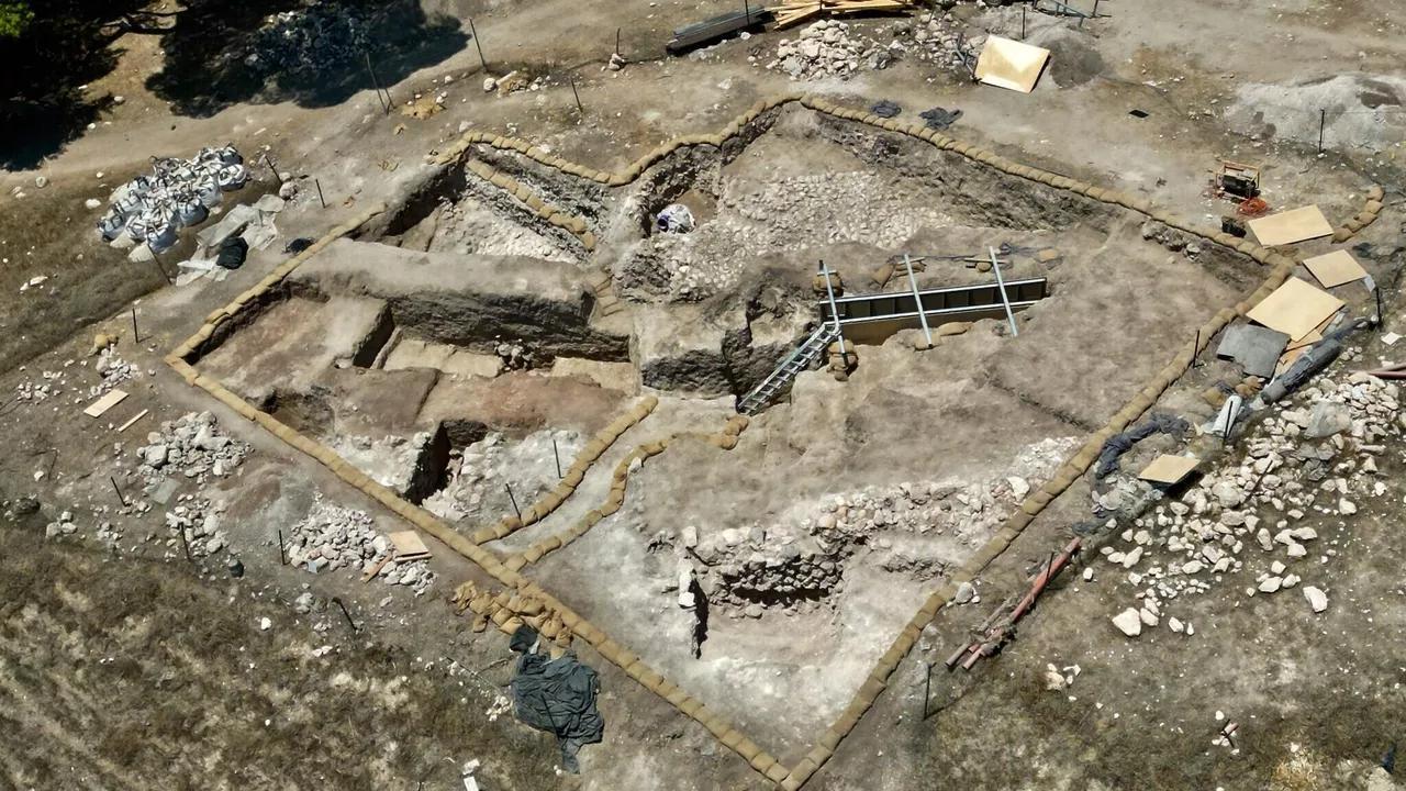 Ancient 3,800-Year-Old Monument Baffles Archaeologists in Northern Israel Ancient 3,800-Year-Old Monument Baffles Archaeologists in Northern Israel