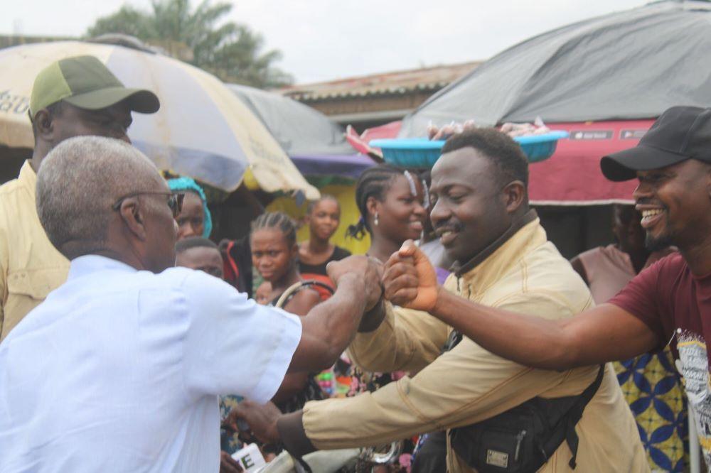 Cummings gets interactive with marketers in Dist. 2 Cummings gets interactive with marketers in Dist. 2