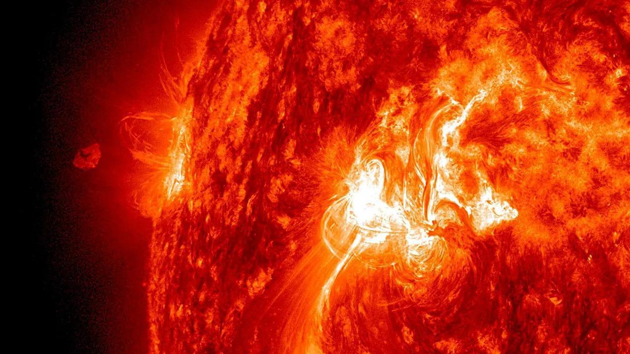 Giant Sun 'Hole' Bigger Than 60 'Earths' Spewing Solar Wind Towards Our Planet