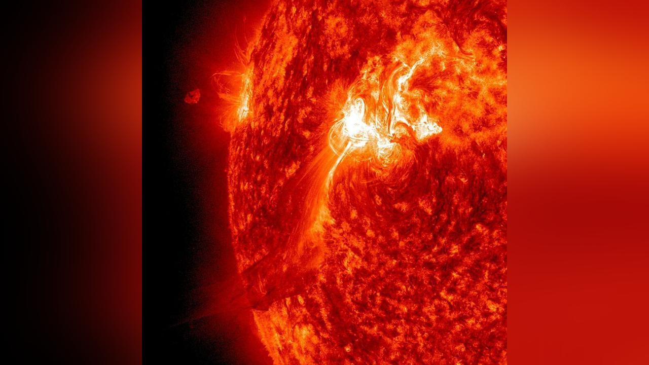 Solar Storm Hits Earth, Sparks Radio Outage and Offers Aurora Lovers a