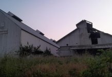 LACRA Bong Office Deserted LACRA Bong Office Deserted