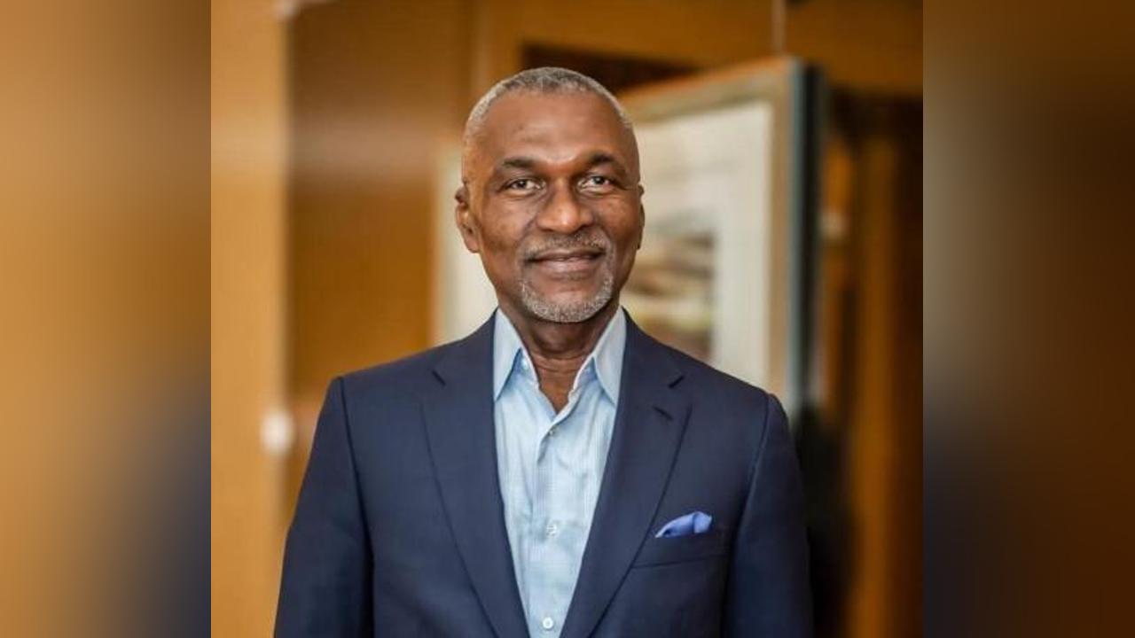 Cummings Defends Private Jet Use Citing Efficiency Cummings Defends Private Jet Use Citing Efficiency