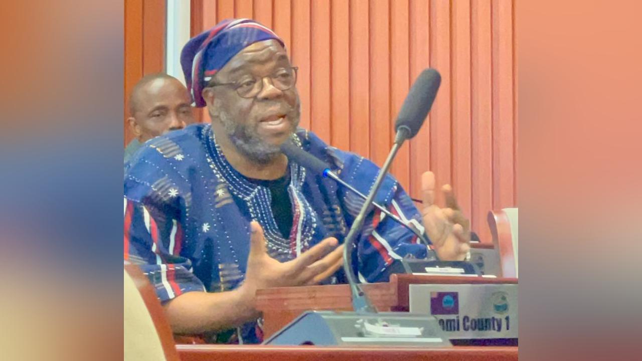 Snowe Threatens Vote Against Budget Over Salaries Snowe Threatens Vote Against Budget Over Salaries