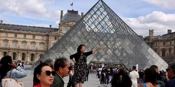 Water Leak Damages Books at Louvre Egyptian Antiquities Water Leak Damages Books at Louvre Egyptian Antiquities