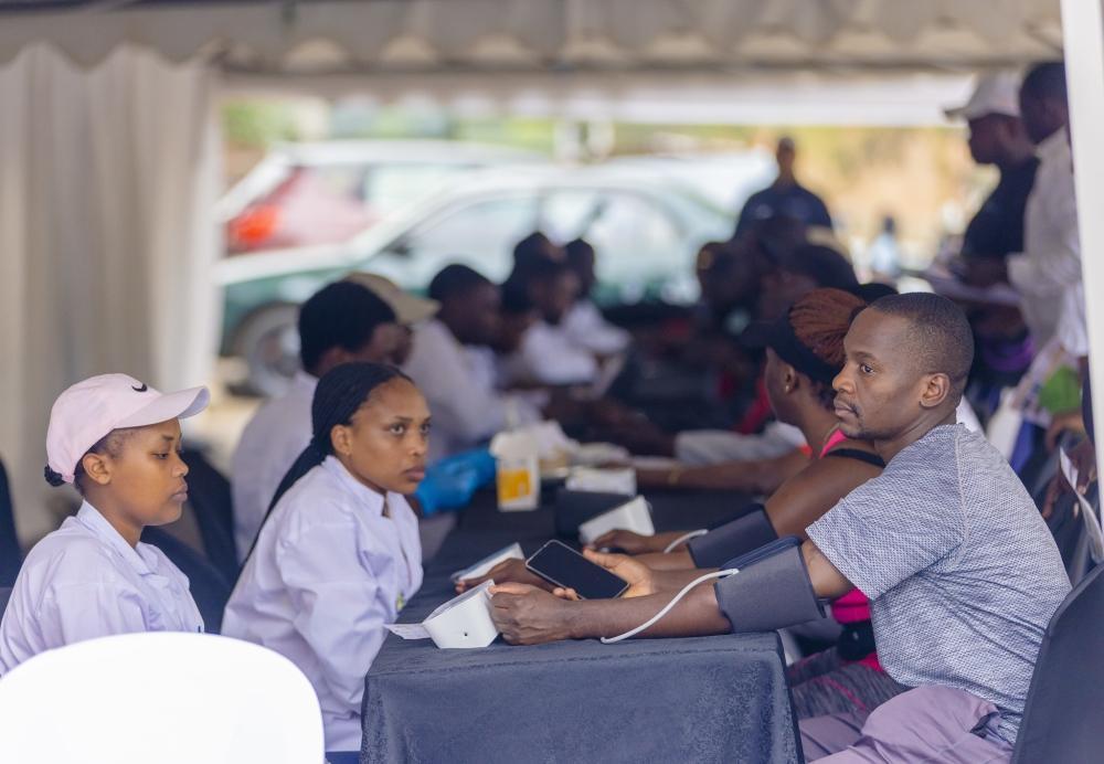 Diabetes and the risks of high blood glucose Diabetes and the risks of high blood glucose