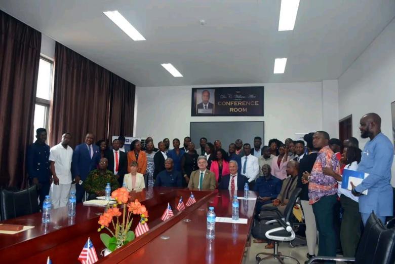 Naymote LACC Launches Fellowship for Young Leaders Naymote LACC Launches Fellowship for Young Leaders