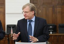 السفير الأميركي في ليبيا يبحث سبل دعم بلدية غدامس السفير الأميركي في ليبيا يبحث سبل دعم بلدية غدامس