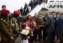 القطراني يترأس وفدا حكوميا لإجراء مراسم التسليم والاستلام مع الحكومة المؤقتة القطراني يترأس وفدا حكوميا لإجراء مراسم التسليم والاستلام مع الحكومة المؤقتة