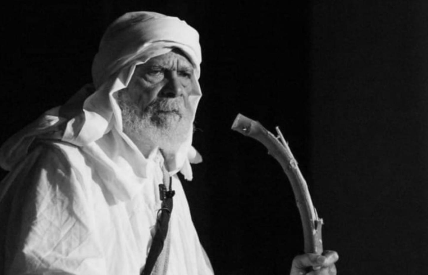 “كورونا” يُغيِّب الفنان عيسى عبد الحفيظ عن المسرح والحياة “كورونا” يُغيِّب الفنان عيسى عبد الحفيظ عن المسرح والحياة