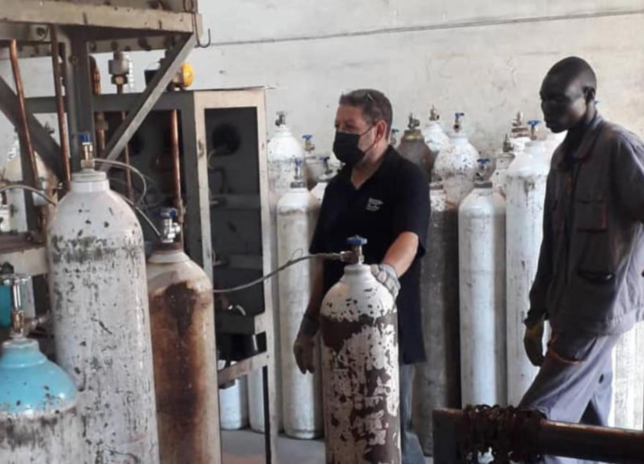 “ضغط ذوي المرضى” يُعطّل مصنع الأكسجين الطبي في الخُمس “ضغط ذوي المرضى” يُعطّل مصنع الأكسجين الطبي في الخُمس