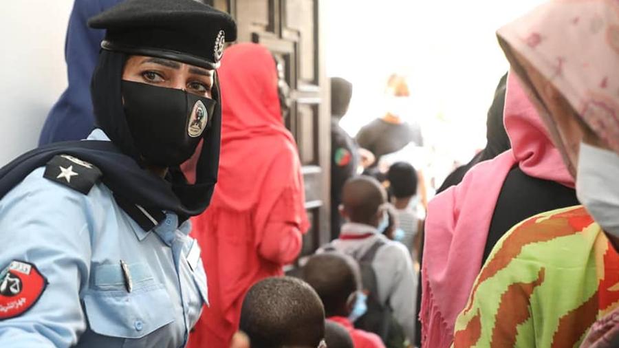 ترحيل 84 نزيلا أجنبيا من المحكومين بمؤسسات الإصلاح والتأهيل إلى بلدانهم ترحيل 84 نزيلا أجنبيا من المحكومين بمؤسسات الإصلاح والتأهيل إلى بلدانهم