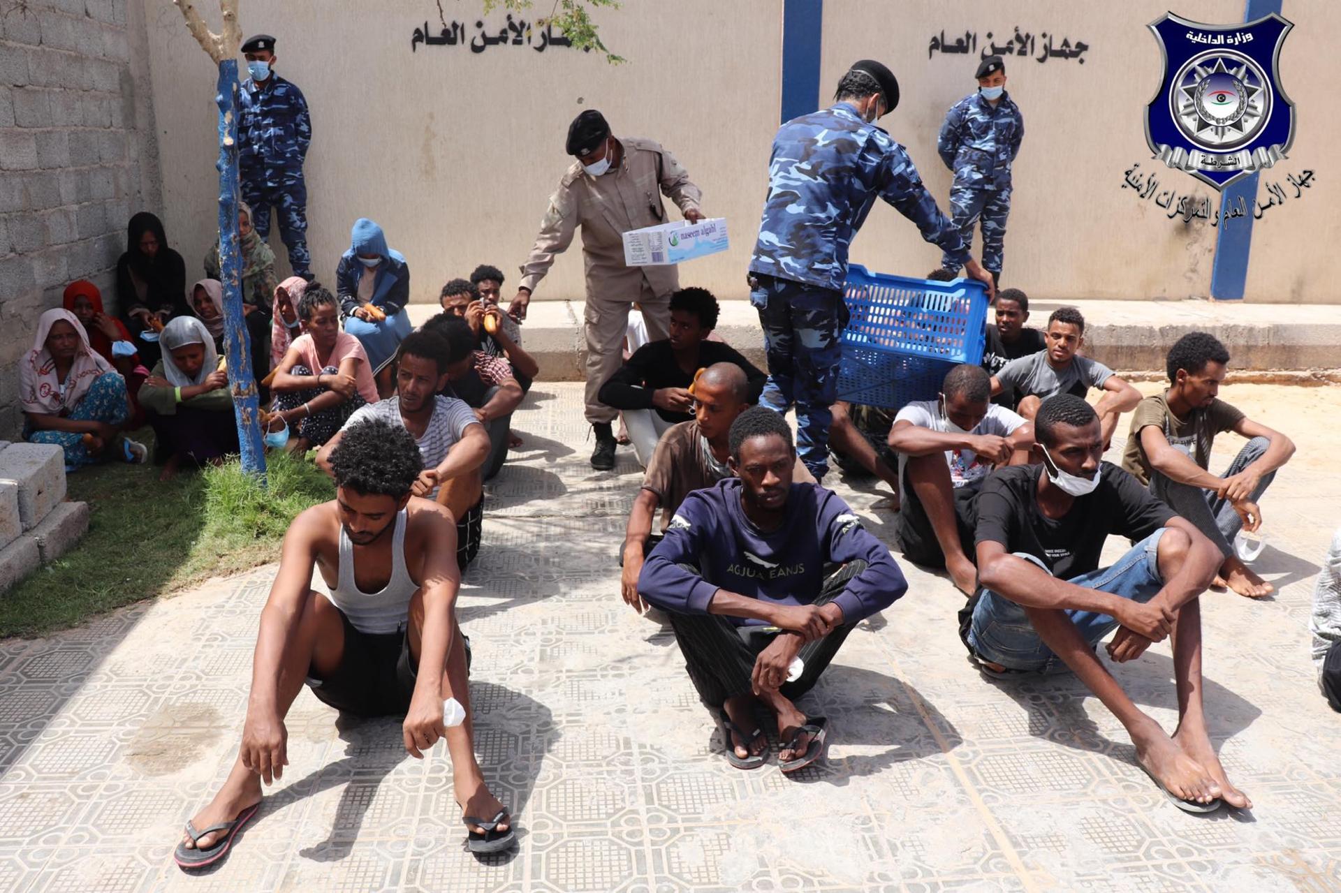 “الأمن العام” يضبط 29 مهاجراً غير قانوني متجهين إلى أوروبا “الأمن العام” يضبط 29 مهاجراً غير قانوني متجهين إلى أوروبا