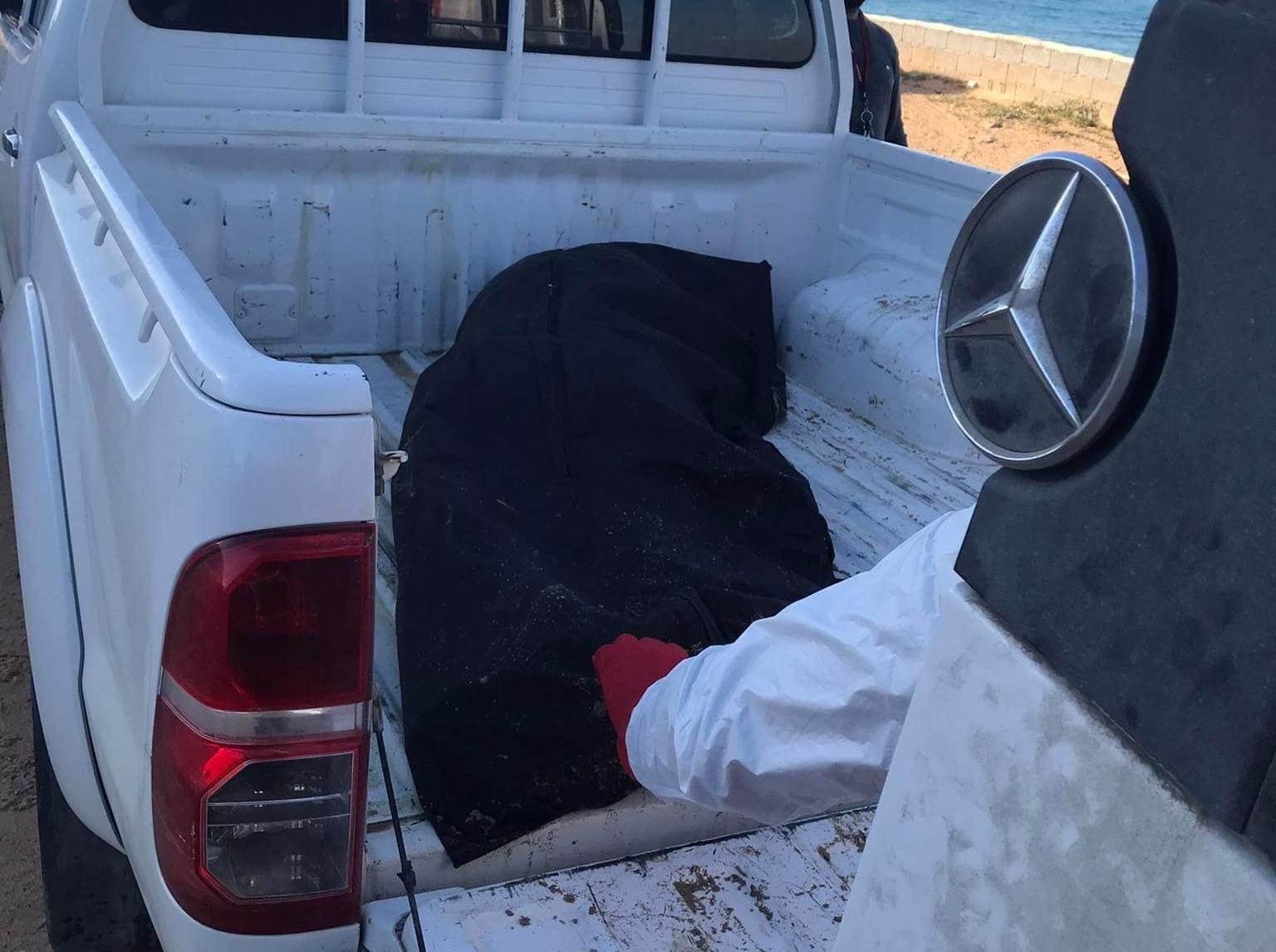 انتشال جثة مجهولة الهوية قبالة سواحل القره بوللي انتشال جثة مجهولة الهوية قبالة سواحل القره بوللي