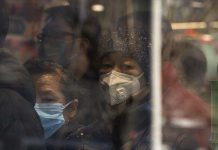 “كورونا” يتوحش في الفلبين.. وتهديدات باعتقال غير المُطعّمين “كورونا” يتوحش في الفلبين.. وتهديدات باعتقال غير المُطعّمين