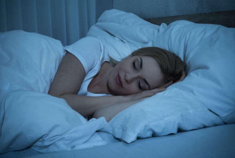 نصائح لمساعدتك على النوم بشكل أسرع نصائح لمساعدتك على النوم بشكل أسرع