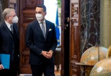 إيطاليا تتفاوض مع ليبيا والجزائر بشأن اتفاقيات طاقة متجددة إيطاليا تتفاوض مع ليبيا والجزائر بشأن اتفاقيات طاقة متجددة