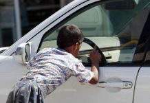 تحذيرات حقوقية من استغلال الأطفال في ظاهرة التسول بطرابلس تحذيرات حقوقية من استغلال الأطفال في ظاهرة التسول بطرابلس