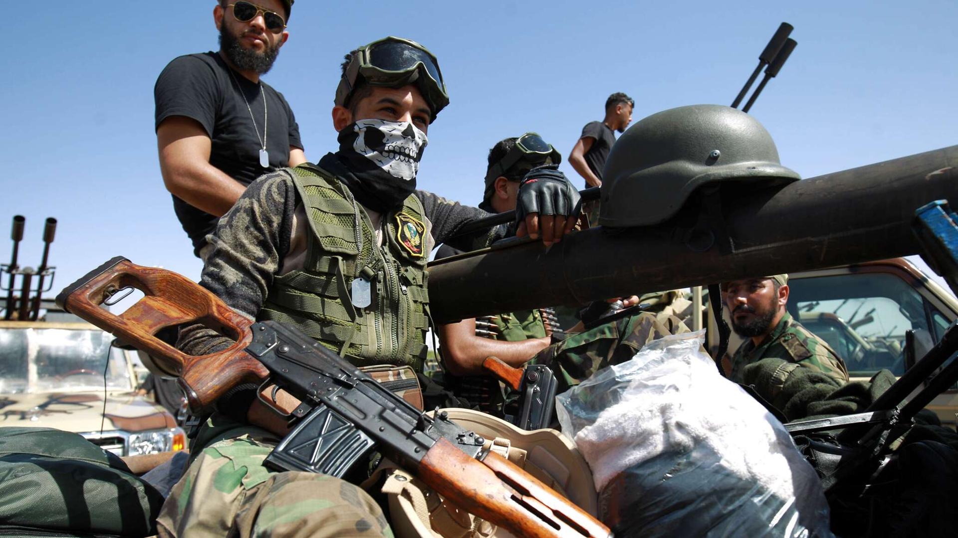 الجيش الليبي يعلن تحرير 195 مختطفا في مدينة بني وليد الجيش الليبي يعلن تحرير 195 مختطفا في مدينة بني وليد