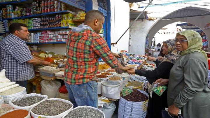 صراعات ليبيا تزيد هموم مستثمري تونس وعمالها