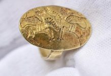 مؤسسة نوبل تعيد إلى اليونان خاتماً سُرق خلال الحرب العالمية الثانية مؤسسة نوبل تعيد إلى اليونان خاتماً سُرق خلال الحرب العالمية الثانية