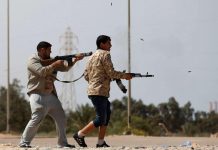 اشتباكات عنيفة بين جماعتين مسلحتين في مدينة الزاوية الليبية- (فيديوهات) اشتباكات عنيفة بين جماعتين مسلحتين في مدينة الزاوية الليبية- (فيديوهات)