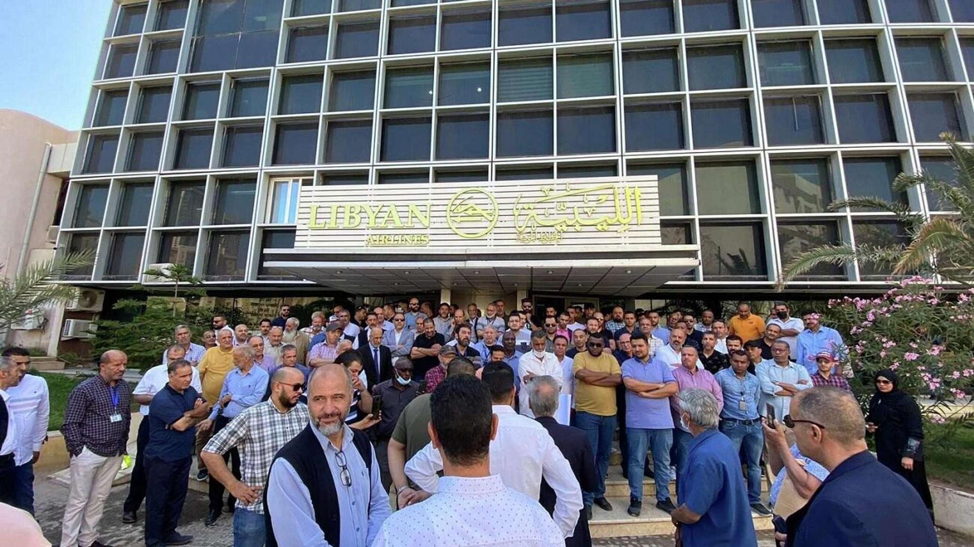وقفة احتجاجية لموظفي شركة الخطوط الجوية الليبية في طرابلس... صور وقفة احتجاجية لموظفي شركة الخطوط الجوية الليبية في طرابلس... صور