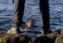 أطباء بلا حدود تدين المعاملة السيئة للمهاجرين المبعدين من ليبيا والجزائر أطباء بلا حدود تدين المعاملة السيئة للمهاجرين المبعدين من ليبيا والجزائر