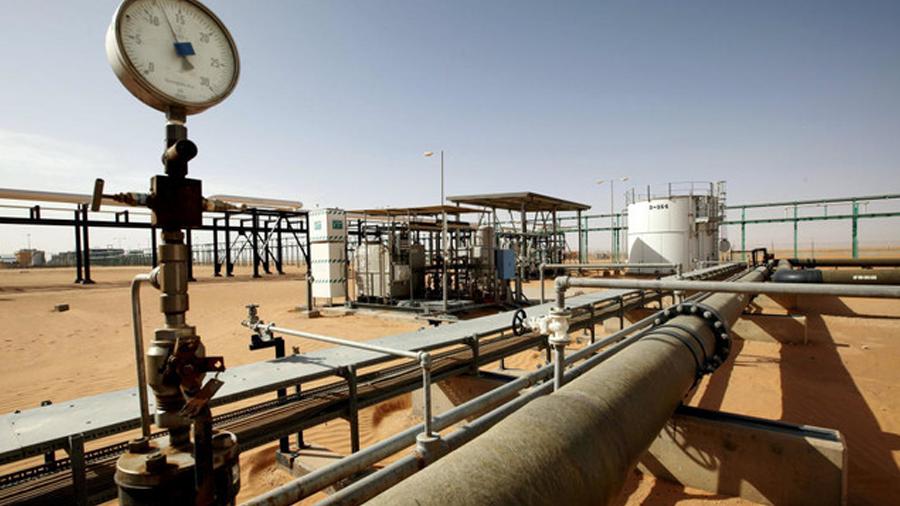 رويترز: توقف إنتاج النفط الليبي أثر على أسعار الأسواق العالمية