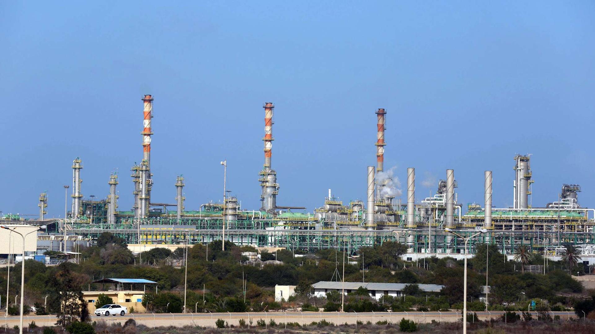وزير النفط الليبي: يجب إبعاد قطاع النفط عن التجاذبات والخلافات السياسية