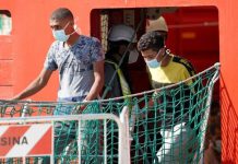 مئات المهاجرين وصلوا إلى شواطئ إيطاليا في عطلة نهاية الأسبوع مئات المهاجرين وصلوا إلى شواطئ إيطاليا في عطلة نهاية الأسبوع