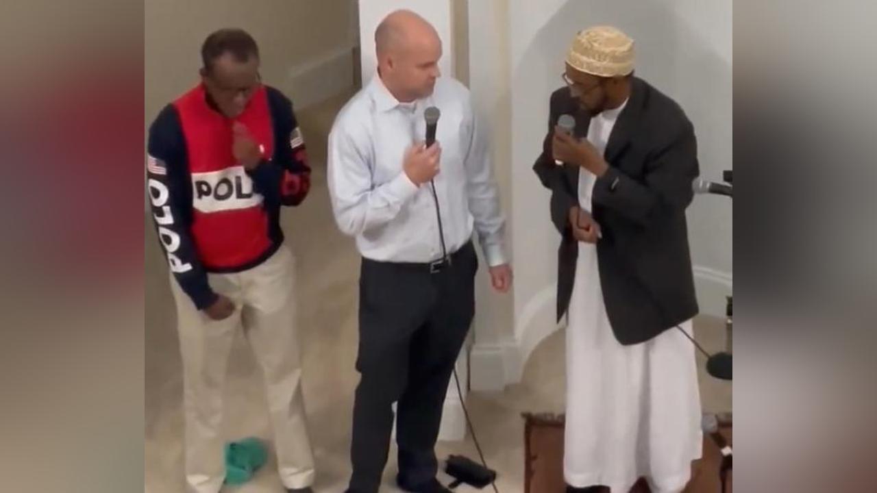 المؤسس الأمريكي لمدرسة أبارسو في هرجيسا يعتنق الإسلام المؤسس الأمريكي لمدرسة أبارسو في هرجيسا يعتنق الإسلام