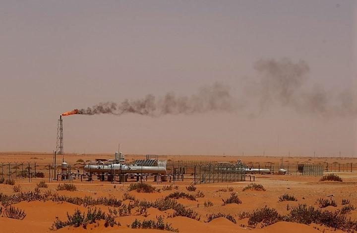 نيويورك تايمز: السعودية تتبع استراتيجية لإبقاء العالم مدمنا على النفط نيويورك تايمز: السعودية تتبع استراتيجية لإبقاء العالم مدمنا على النفط