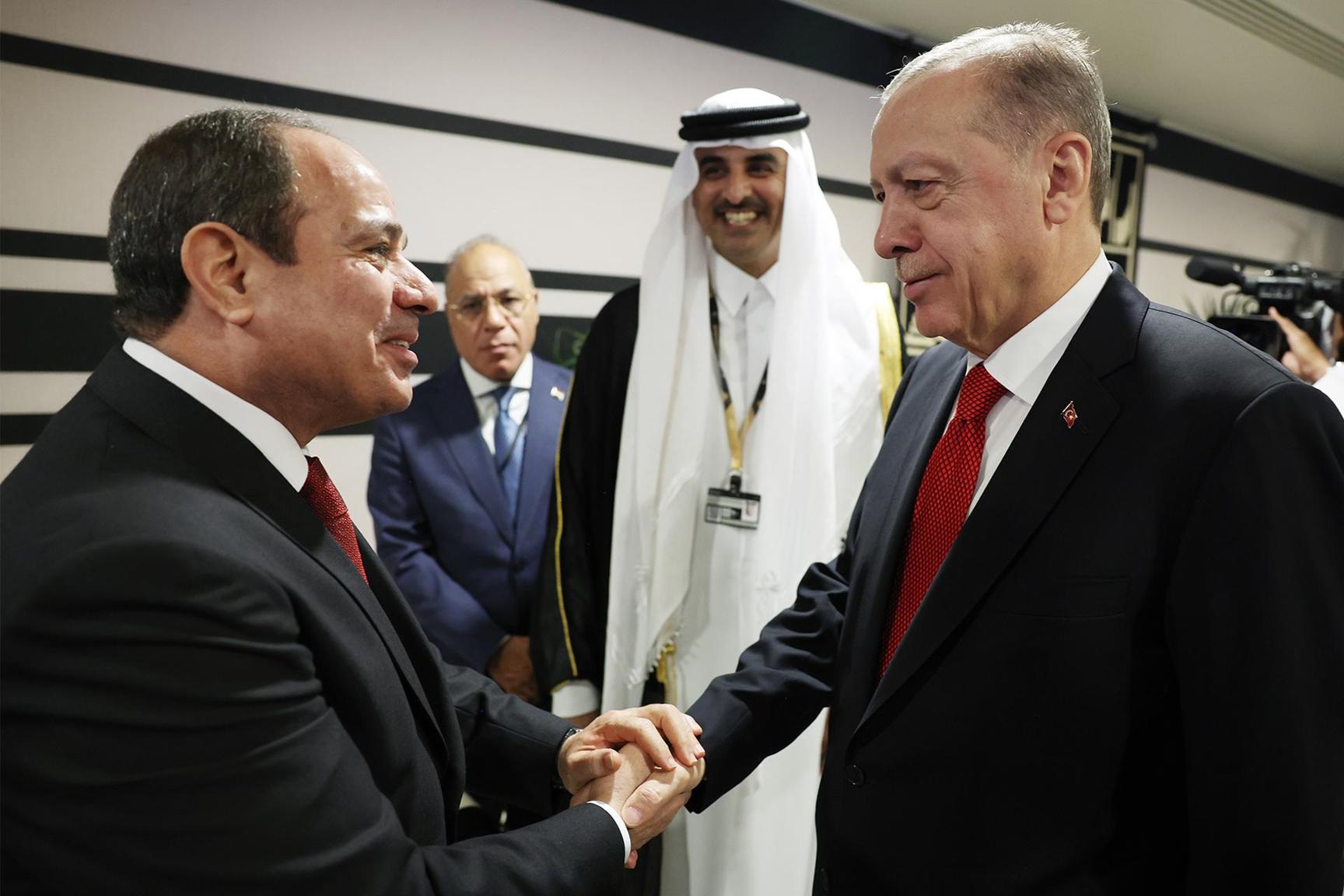بعد لقاء السيسي وأردوغان في الدوحة.. ما مصالح مصر وتركيا من تطبيع العلاقات؟ بعد لقاء السيسي وأردوغان في الدوحة.. ما مصالح مصر وتركيا من تطبيع العلاقات؟