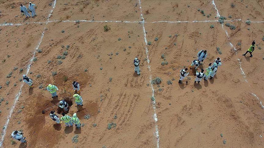 استخراج 6 جثث لمجهولين من مقبرة جماعية جديدة بترهونة استخراج 6 جثث لمجهولين من مقبرة جماعية جديدة بترهونة