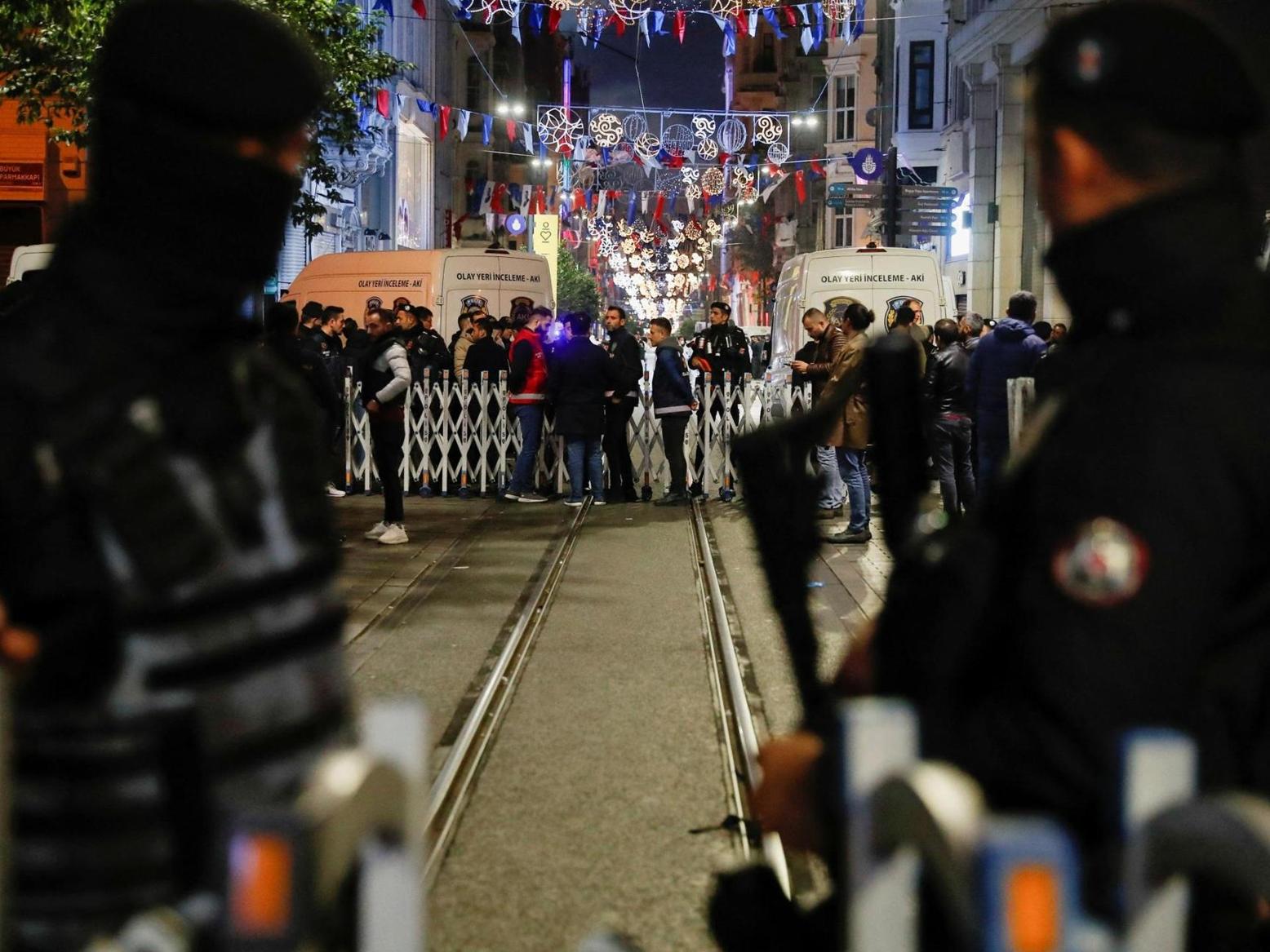 أردوغان يتعهد بملاحقة المنفذين؛ انفجار بشارع الاستقلال وسط إسطنبول يوقع 6 قتلى وعشرات الجرحى أردوغان يتعهد بملاحقة المنفذين؛ انفجار بشارع الاستقلال وسط إسطنبول يوقع 6 قتلى وعشرات الجرحى