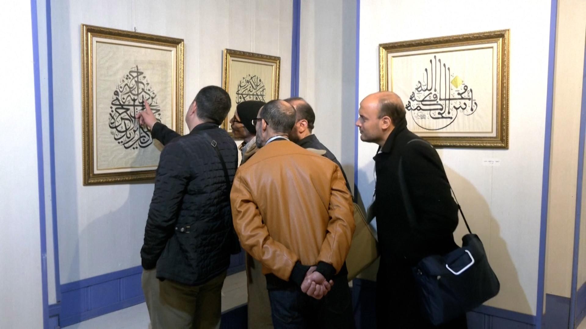 فنانون من 10 دول يعرضون أعمالهم في فن الخط العربي بالجزائر فنانون من 10 دول يعرضون أعمالهم في فن الخط العربي بالجزائر