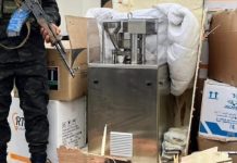 ضبط آلة تصنيع مكثف للحبوب المخدرة قادمة من دولة أوروبية ضبط آلة تصنيع مكثف للحبوب المخدرة قادمة من دولة أوروبية