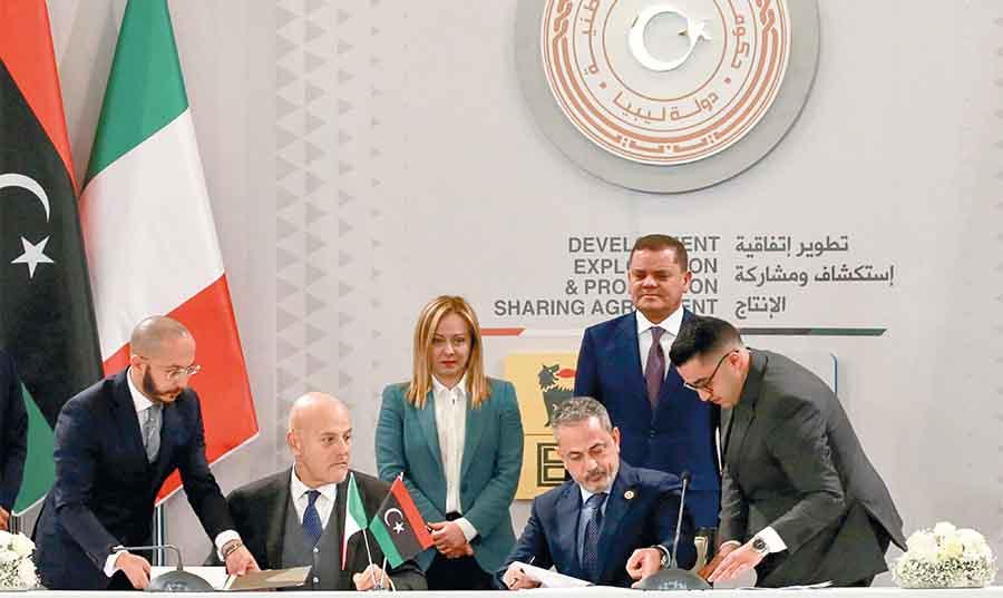الطليان يسعون إلى قطعة من الكعكة الليبية الطليان يسعون إلى قطعة من الكعكة الليبية