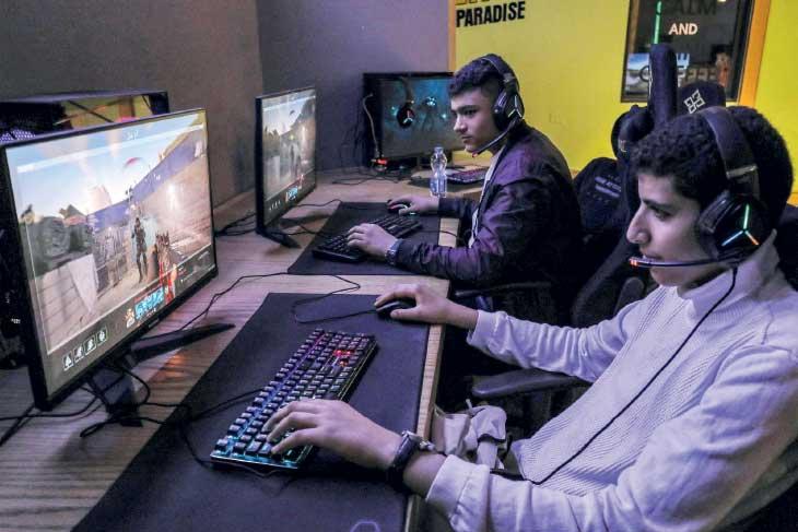 هواة ألعاب الفيديو في ليبيا ينظمون صفوفهم بعد سنوات من العزلة هواة ألعاب الفيديو في ليبيا ينظمون صفوفهم بعد سنوات من العزلة