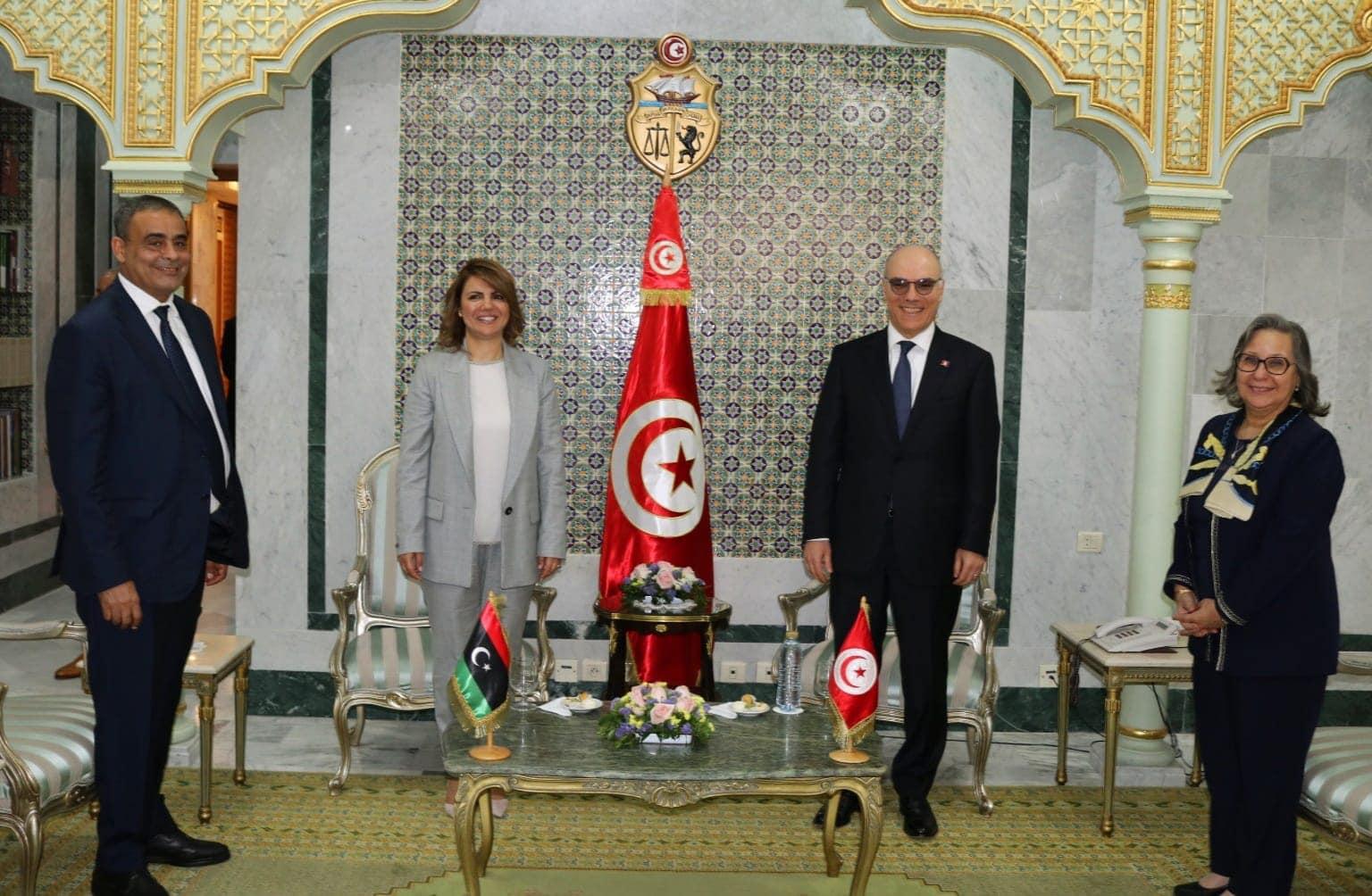 وزير الخارجية يترأس مع نظيرته الليبية جلسة عمل موسعة حول مزيد تفعيل آليات التعاون الثنائي بين البلدين وزير الخارجية يترأس مع نظيرته الليبية جلسة عمل موسعة حول مزيد تفعيل آليات التعاون الثنائي بين البلدين