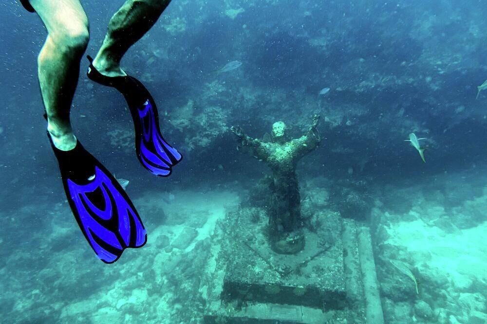 اكتشاف طريق في قاع البحر الأبيض المتوسط عمره 7 آلاف عام... فيديو اكتشاف طريق في قاع البحر الأبيض المتوسط عمره 7 آلاف عام... فيديو