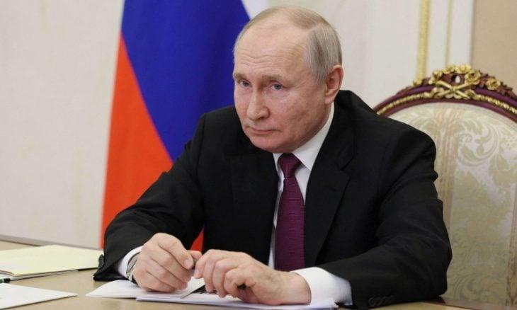 بلومبيرغ: بوتين يقبل بالأمر الواقع في ليبيا ويعيد علاقاته مع طرابلس.. ما السبب؟ بلومبيرغ: بوتين يقبل بالأمر الواقع في ليبيا ويعيد علاقاته مع طرابلس.. ما السبب؟