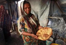 استغلال سياسي لمعاناة آلاف المهجرين الليبيين استغلال سياسي لمعاناة آلاف المهجرين الليبيين