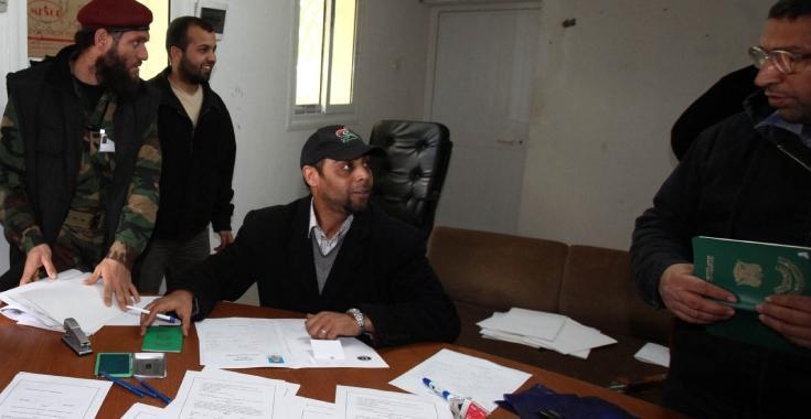 ثلث سكانها يعملون في القطاع العام.. كيف تواجه ليبيا أزمة ثلث سكانها يعملون في القطاع العام.. كيف تواجه ليبيا أزمة