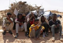 مأساة المهاجرين الأفارقة… الطرد في تونس والإبعاد في ليبيا مأساة المهاجرين الأفارقة... الطرد في تونس والإبعاد في ليبيا