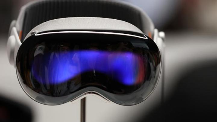 “فيجن برو” قد لا ترفق بحزام علوي في العلبة “فيجن برو” قد لا ترفق بحزام علوي في العلبة