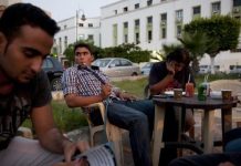 إقبال شبابي واسع على مقاهي “الشيشة” إقبال شبابي واسع على مقاهي "الشيشة"