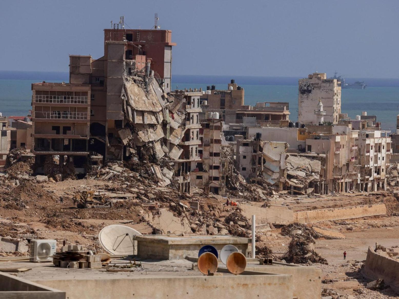 إغاثة جوية غربي درنة وحصيلة جديدة لقتلى الفيضانات إغاثة جوية غربي درنة وحصيلة جديدة لقتلى الفيضانات